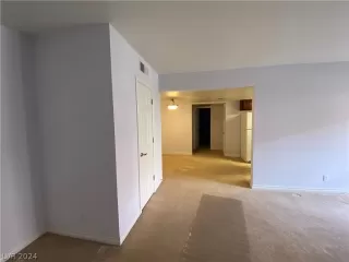 Photo #3: 2591788 Listing