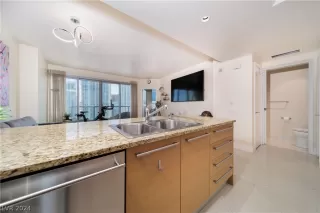 Photo #3: 2591789 Listing