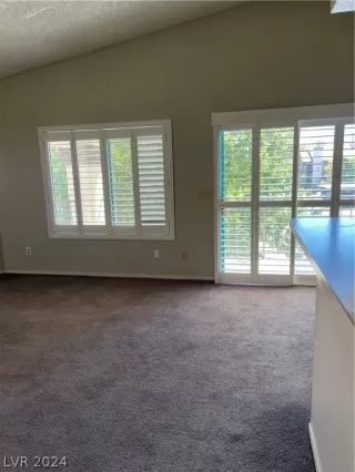 Photo #3: 2591835 Listing