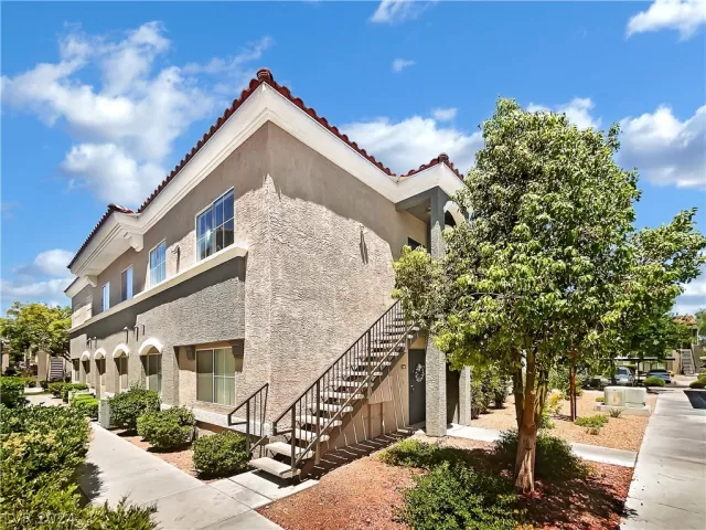 MLS: 2591871 Condo For Sale