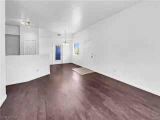 Photo #3: 2591871 Listing