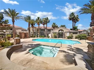 Photo #5: 2591871 Listing