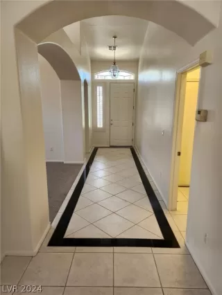 Photo #3: 2591880 Listing