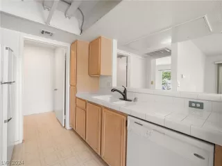 Photo #2: 2591885 Listing