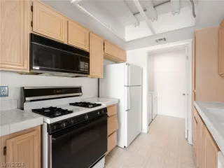 Photo #3: 2591885 Listing