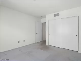 Photo #4: 2591885 Listing