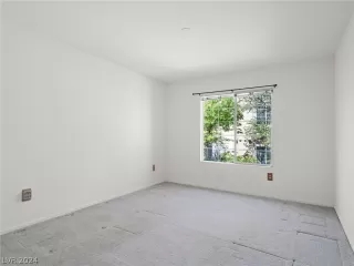 Photo #5: 2591885 Listing