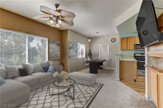 Photo #6: 2591979 Listing