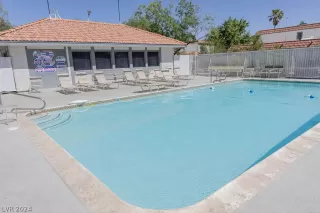 Photo #5: 2592029 Listing