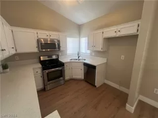 Photo #3: 2592055 Listing