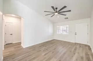 Photo #6: 2592056 Listing 