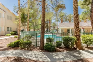 Photo #4: 2592057 Listing 