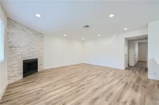 Photo #2: 2592065 Listing