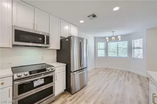 Photo #5: 2592065 Listing