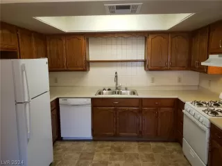 Photo #5: 2592085 Listing 