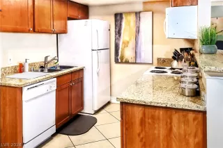 Photo #3: 2592095 Listing