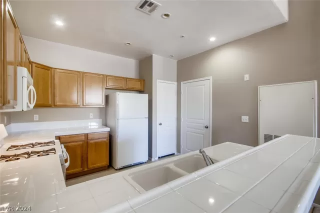 MLS: 2592130 Condo For Sale