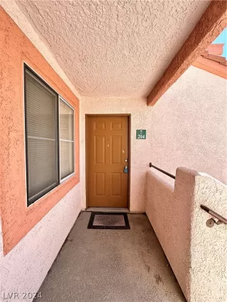 Photo #2: 2592164 Listing 