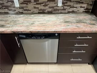 Photo #2: 2592185 Listing