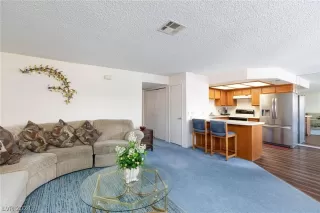 Photo #5: 2592246 Listing