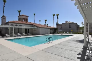 Photo #3: 2592248 Listing