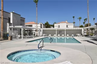 Photo #4: 2592248 Listing