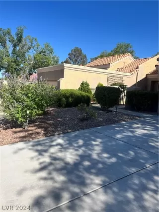 Photo #4: 2592273 Listing