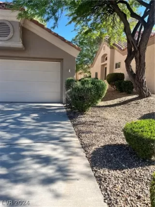 Photo #5: 2592273 Listing