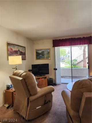 Photo #3: 2592283 Listing