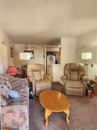 Photo #4: 2592283 Listing