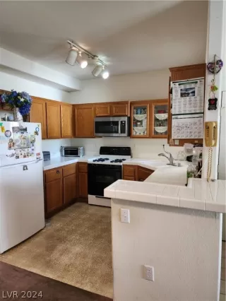 Photo #6: 2592283 Listing