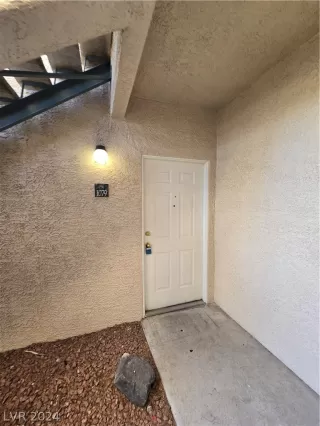 Photo #1: 2592299 Listing 