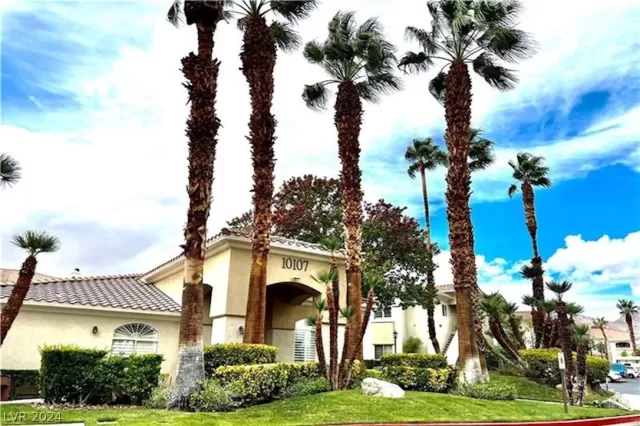 MLS: 2592311 Condo For Sale