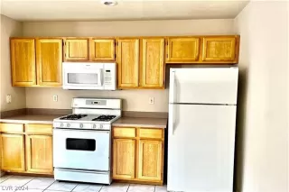 Photo #4: 2592311 Listing