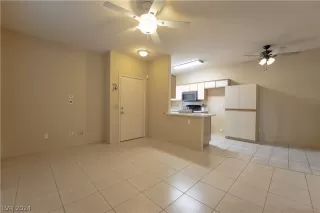 Photo #3: 2592364 Listing