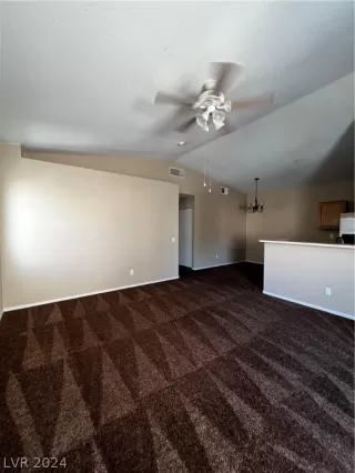 Photo #4: 2592404 Listing