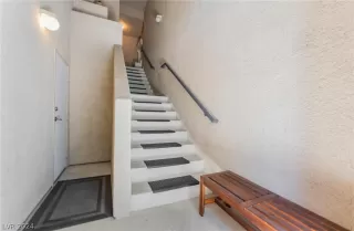 Photo #4: 2592420 Listing