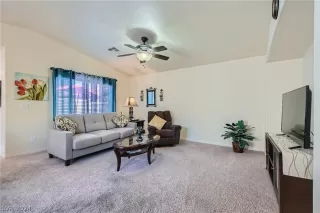 Photo #3: 2592428 Listing