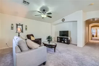 Photo #4: 2592428 Listing