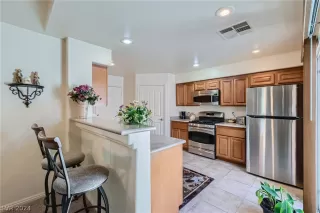 Photo #6: 2592428 Listing