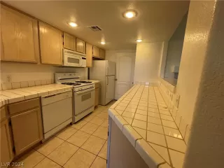 Photo #3: 2592472 Listing 