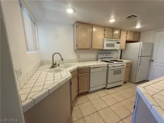 Photo #4: 2592472 Listing 