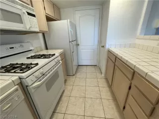 Photo #5: 2592472 Listing 