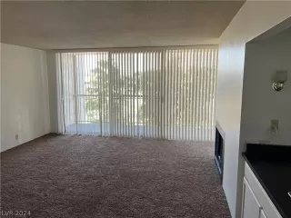 Photo #5: 2592505 Listing