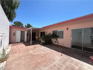 Photo #3: 2592538 Listing