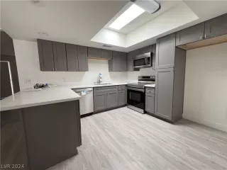 Photo #4: 2592538 Listing