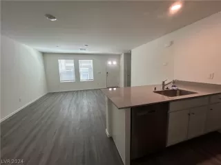 Photo #5: 2592557 Listing 