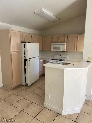 Photo #3: 2592565 Listing 