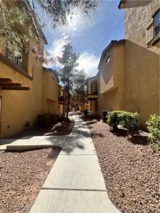 Photo #1: 2592584 Listing 