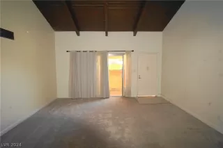 Photo #3: 2592587 Listing